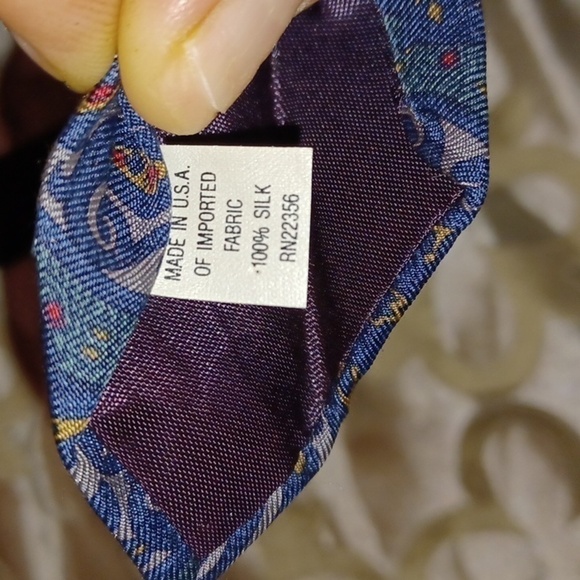 VGUC - Adolfo Red 100% Silk w/Blue, Red & Grey Stylish Men’s Tie - Picture 4 of 4